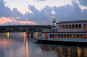 /P-94-20-B1-mariage-sur-un-bateau-mouche-une-idee-originale.html