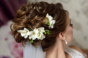 /P-227-15-B1-nos-conseils-et-astuces-pour-un-chignon-tresse-comme-coiffure-de-mariage.html